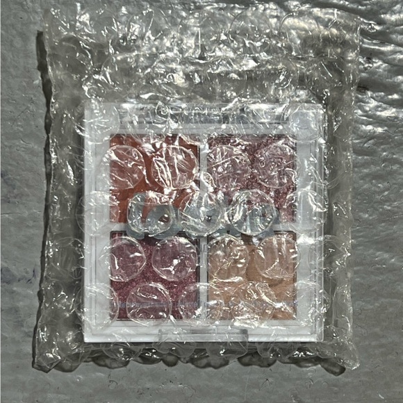 lottie palette - the rusts
Best-selling Nude Eyeshadow Palette - Picture 3 of 3